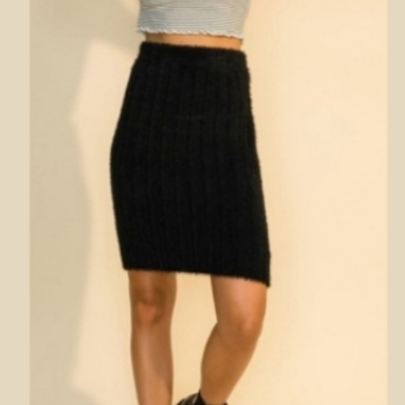 🆕️ Black Fuzzy Sweater Skirt - Picture 1 of 4